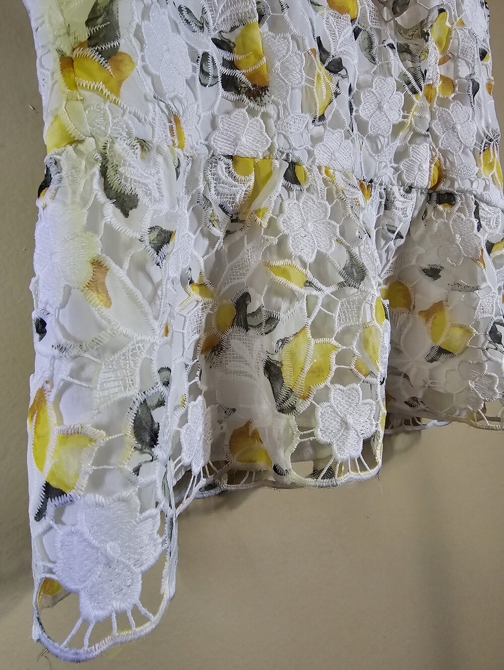NWT White House Black Market Lemon Lace Peplum Top Size 8 - Picture 2 of 9